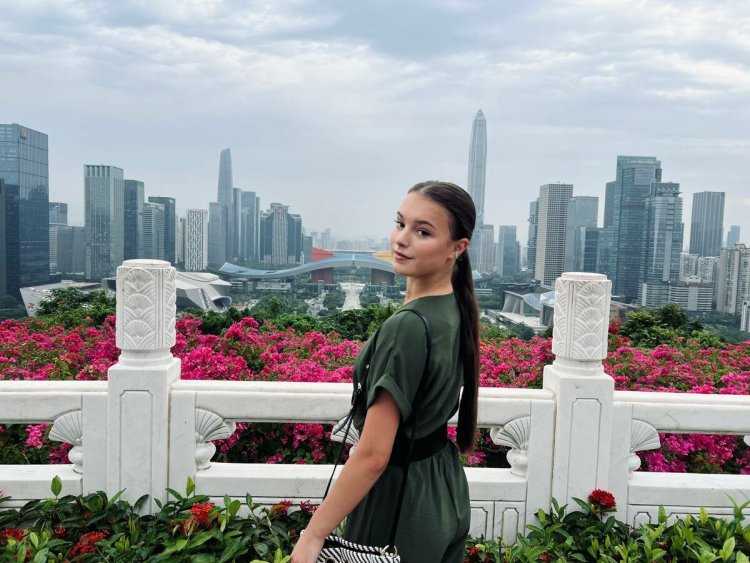 Китаянка в капюшоне18