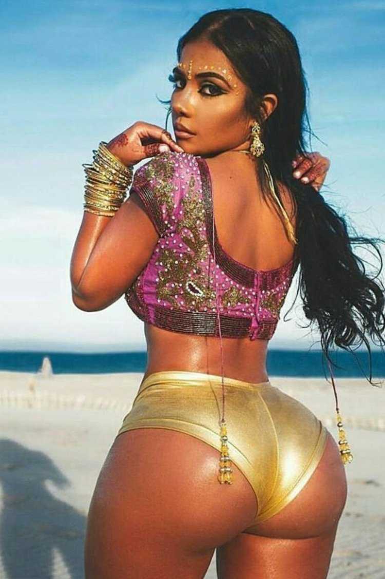 Николь Шерзингер в Сари