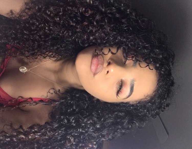 Армянка с кудрявыми волосами