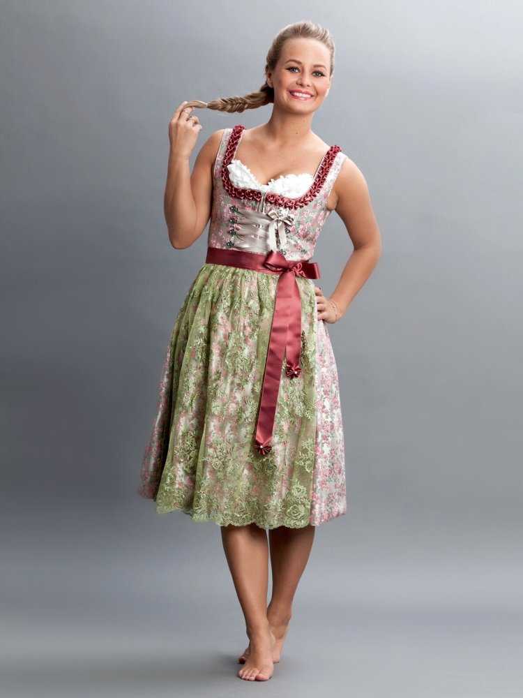 Дирндль босиком