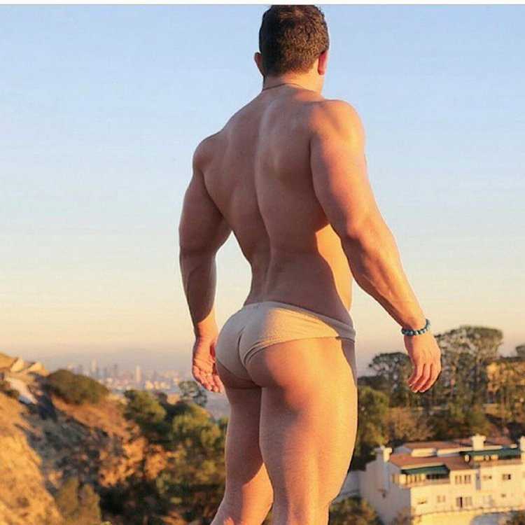 Ana Cheri в обтяжку