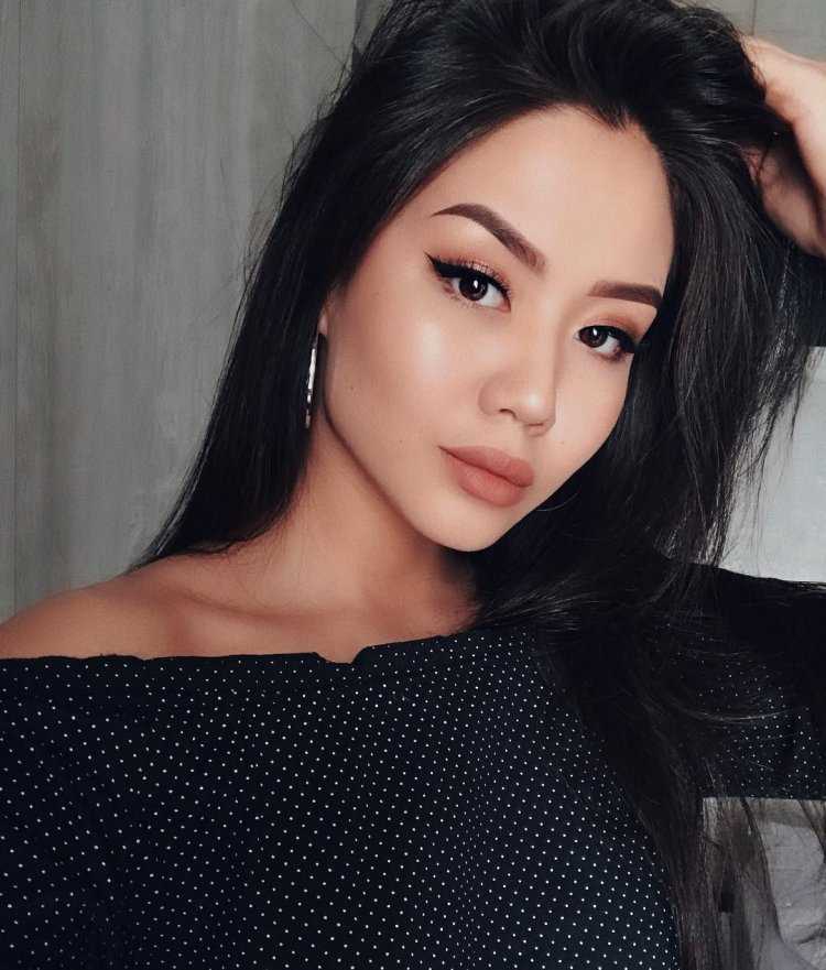 Айжан Асемова мейкап