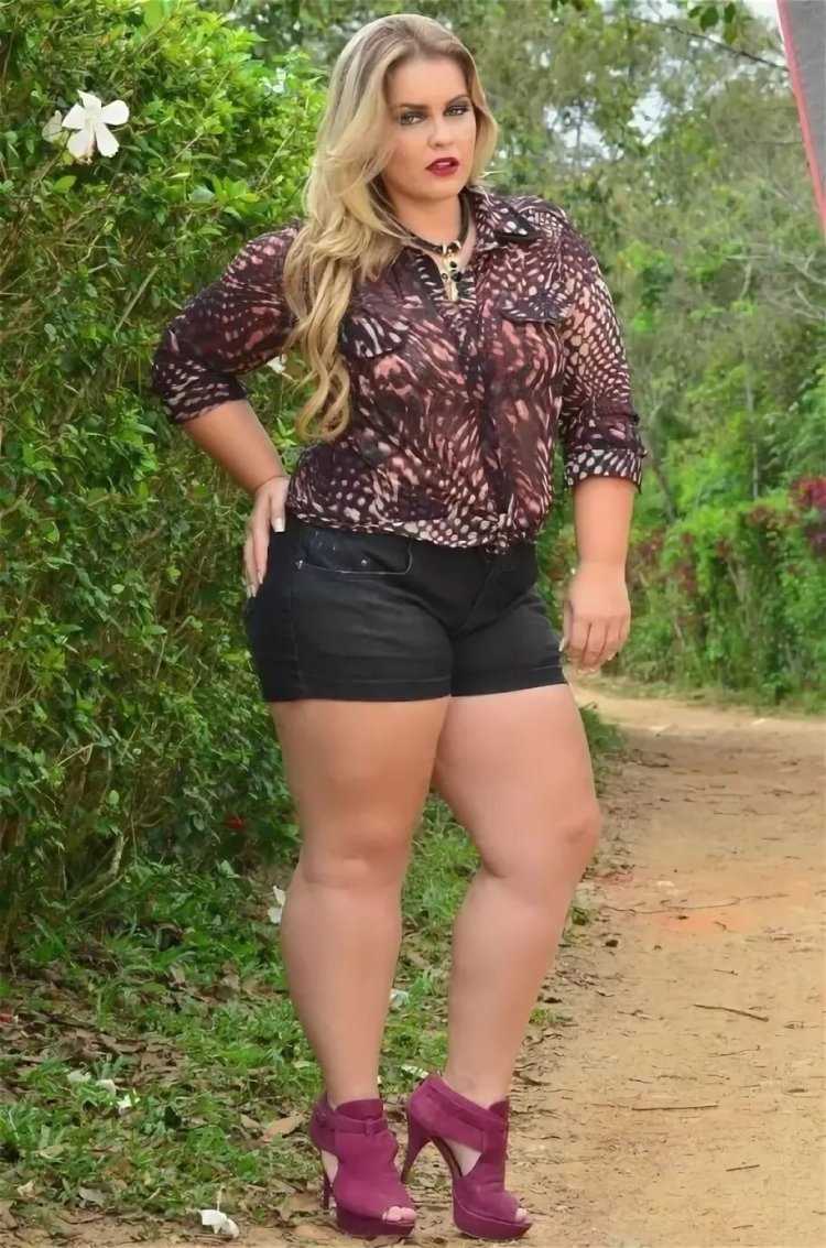 Плюс сайз модель Натали Великанова