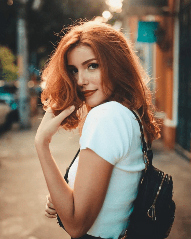 Рыжая кавказская девушка2