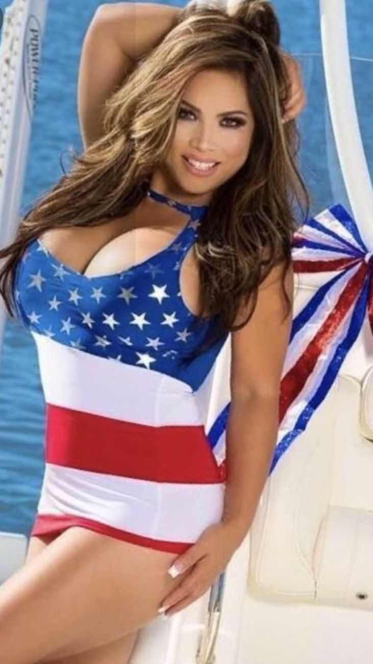Девушка в американском купальнике