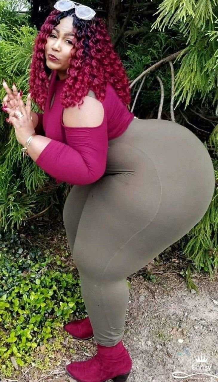 Толстая женщина с большой попой