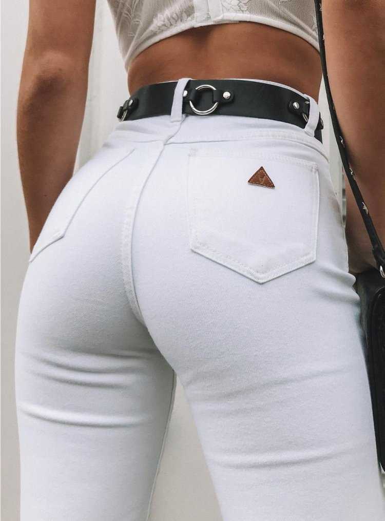 Попы в белых брюках