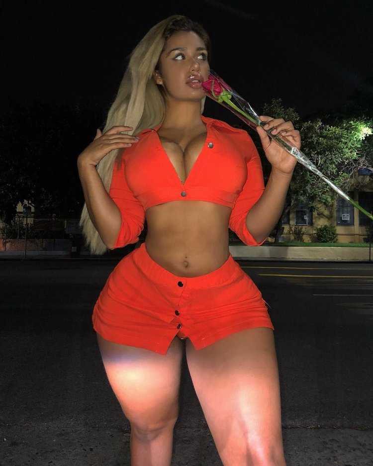 Анна Нистром лосины