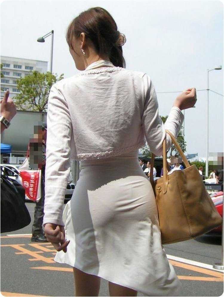 Девушки в длинных узких юбках