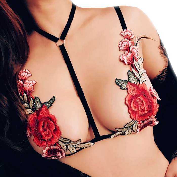 Девушки с розами на фото