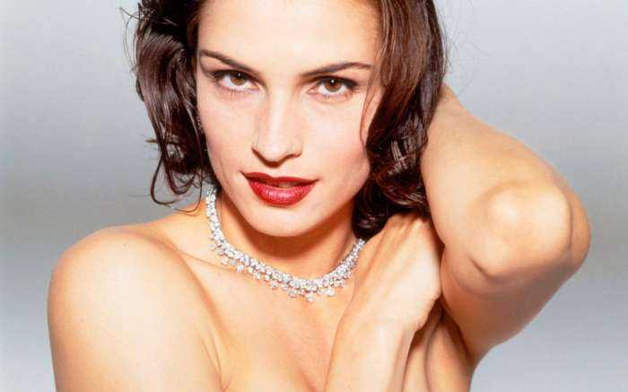 Фамке Янссен на фото