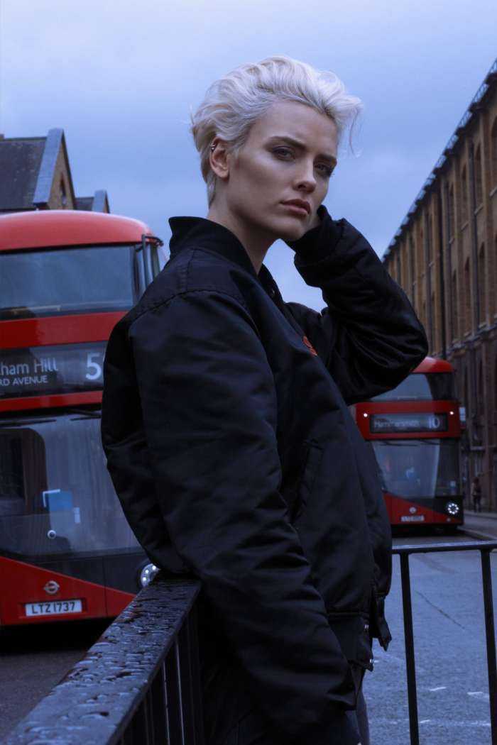 Уоллис Дэй на фото