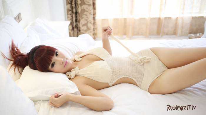 Китайские девушки в постели на фото
