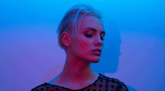 Уоллис Дэй на фото