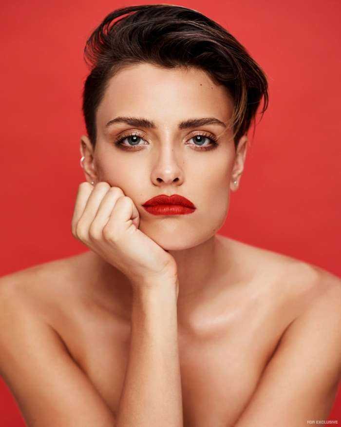 Уоллис Дэй на фото