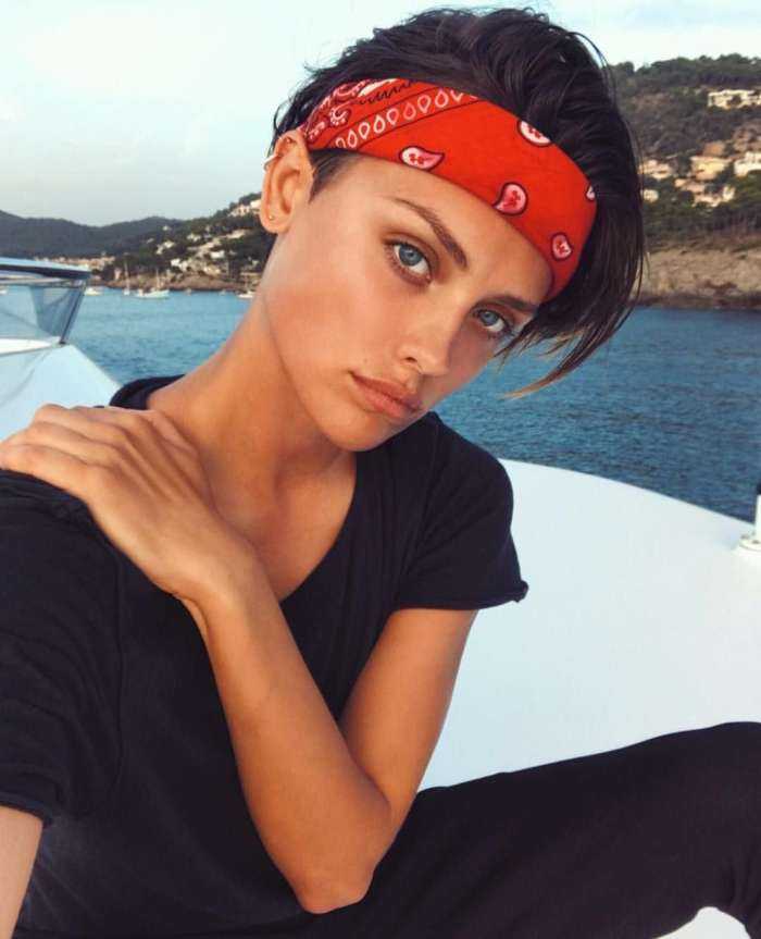 Уоллис Дэй на фото