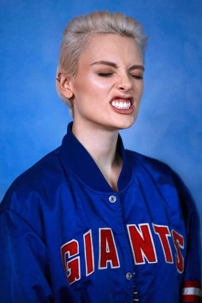 Уоллис Дэй на фото