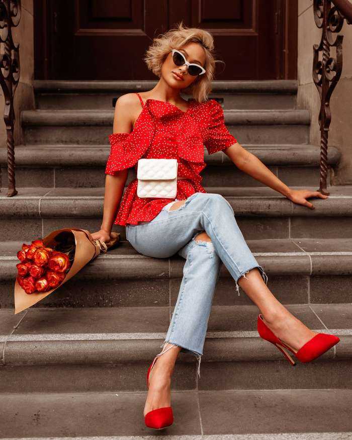 Леди в красном на фото