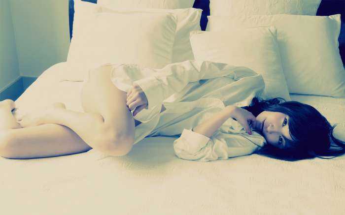 Китайские девушки в постели на фото