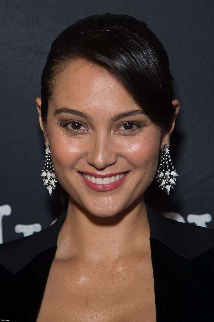 Эмма Хеминг на фото