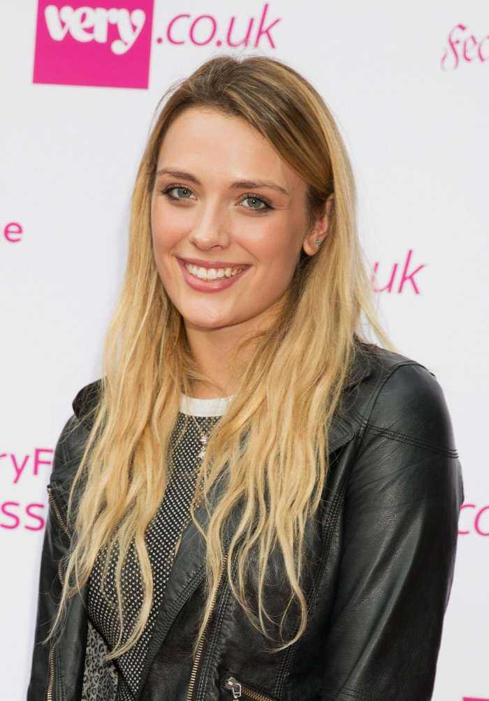 Уоллис Дэй на фото