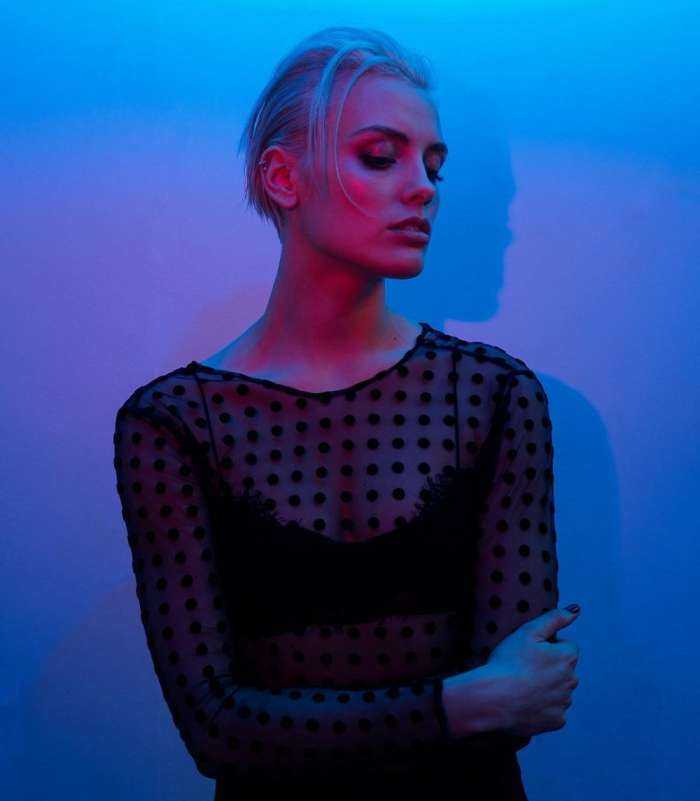 Уоллис Дэй на фото