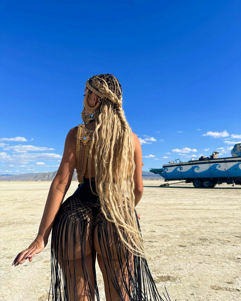 Деми Роуз голая на фотографиях