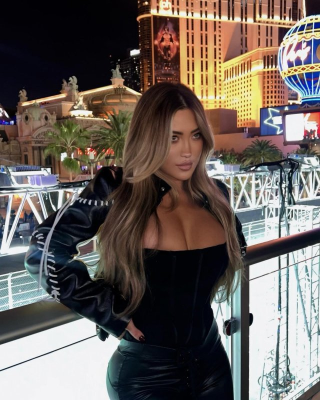 Стефани Гурзански на пикантных фото